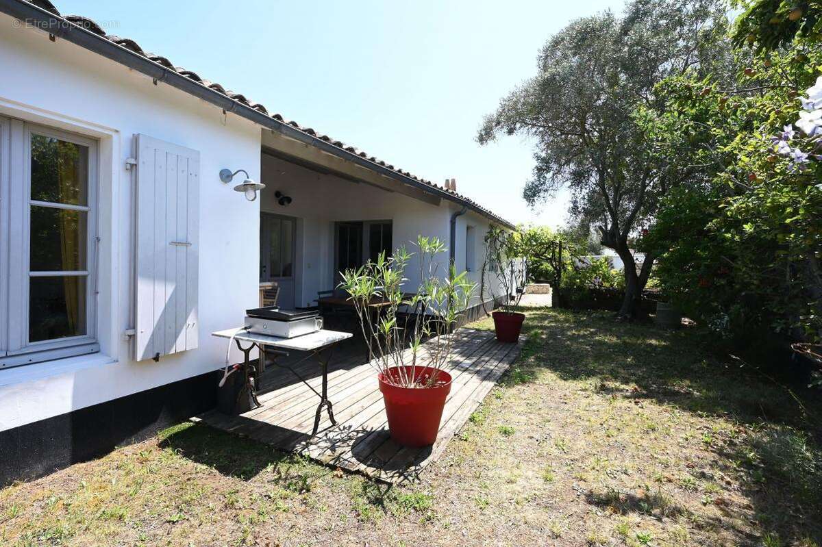 Maison à LES PORTES-EN-RE