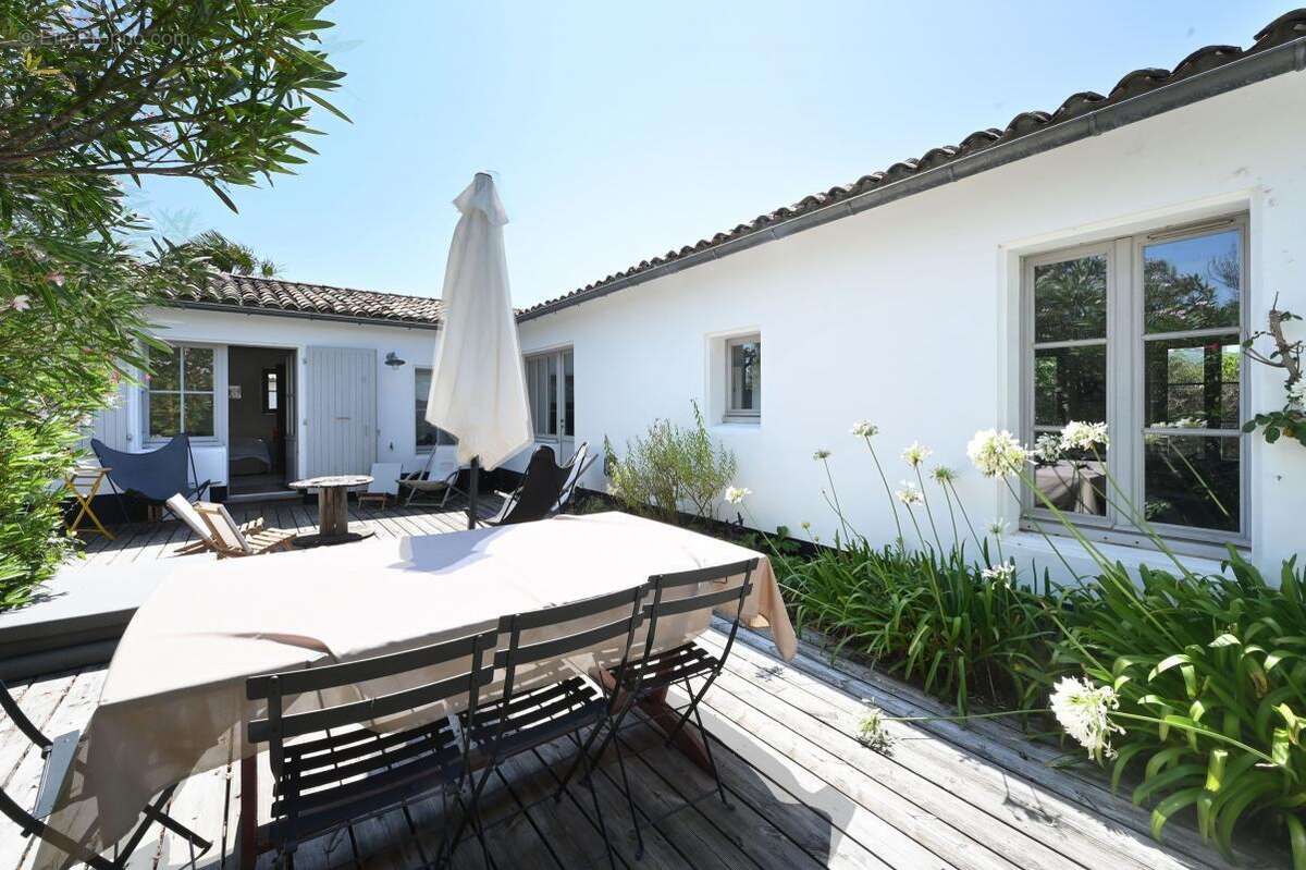 Maison à LES PORTES-EN-RE