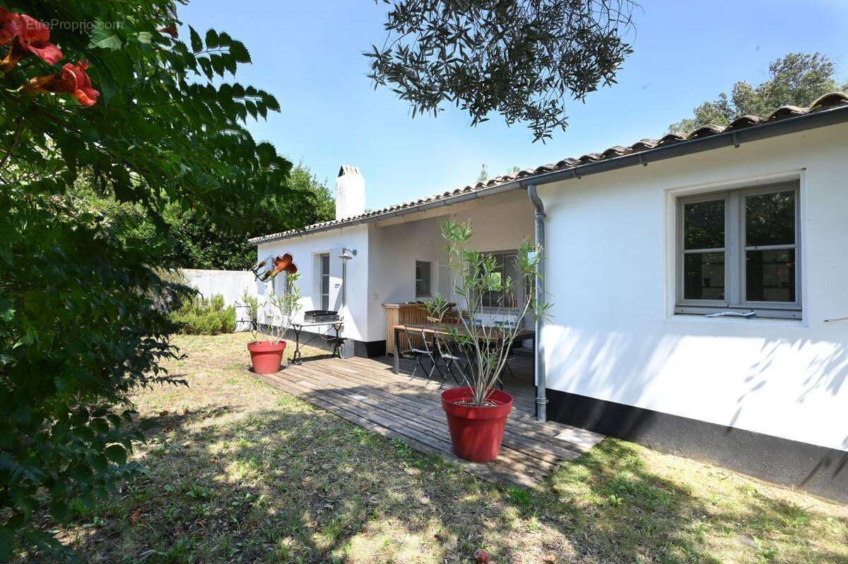 Maison à LES PORTES-EN-RE