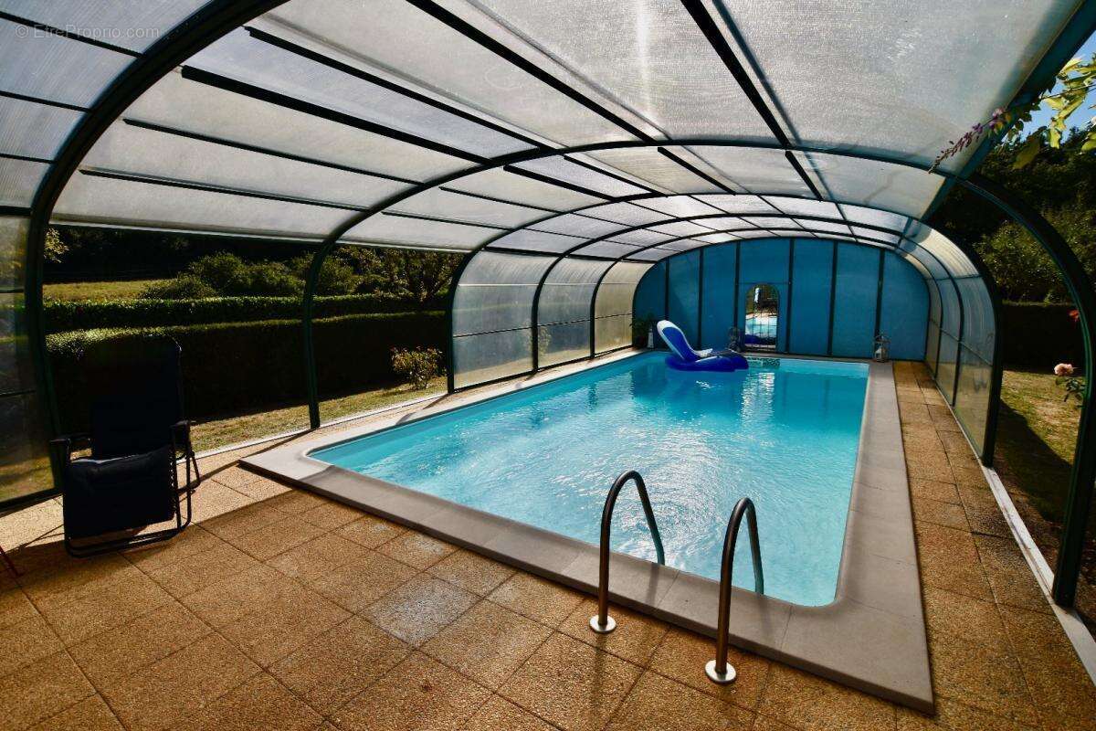 Maison à CLUSSAIS-LA-POMMERAIE