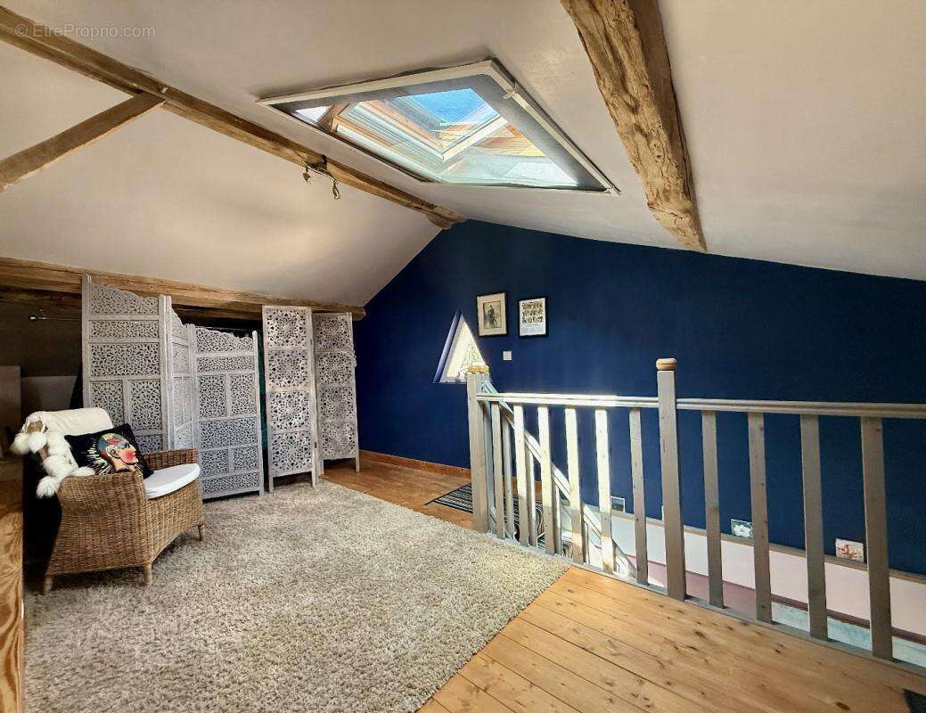 Maison à CLUSSAIS-LA-POMMERAIE