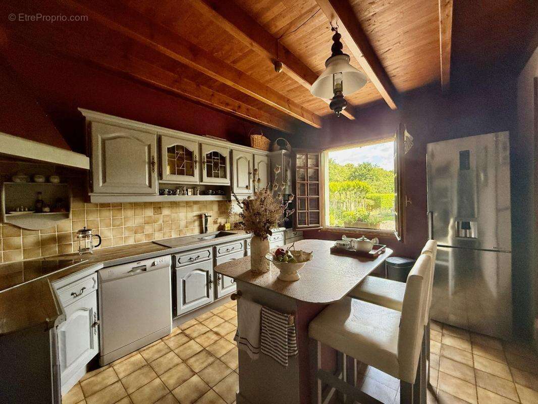 Maison à CLUSSAIS-LA-POMMERAIE