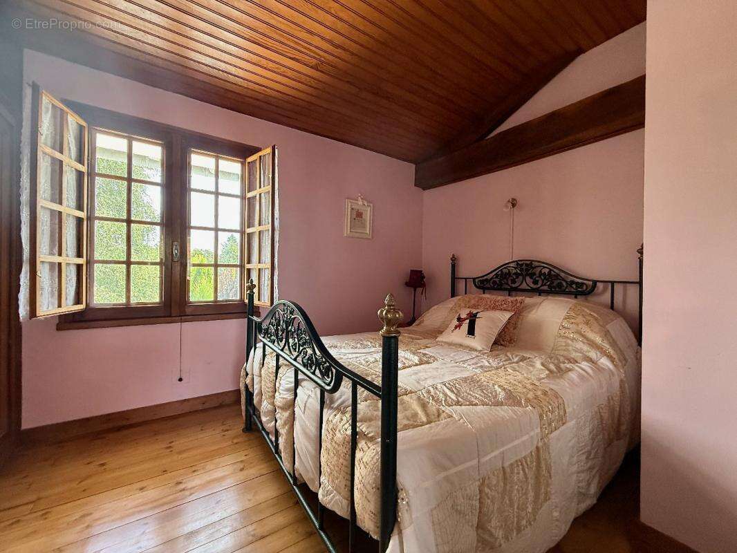 Maison à CLUSSAIS-LA-POMMERAIE