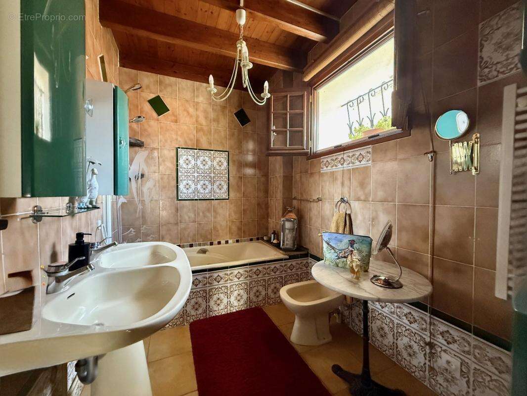 Maison à CLUSSAIS-LA-POMMERAIE