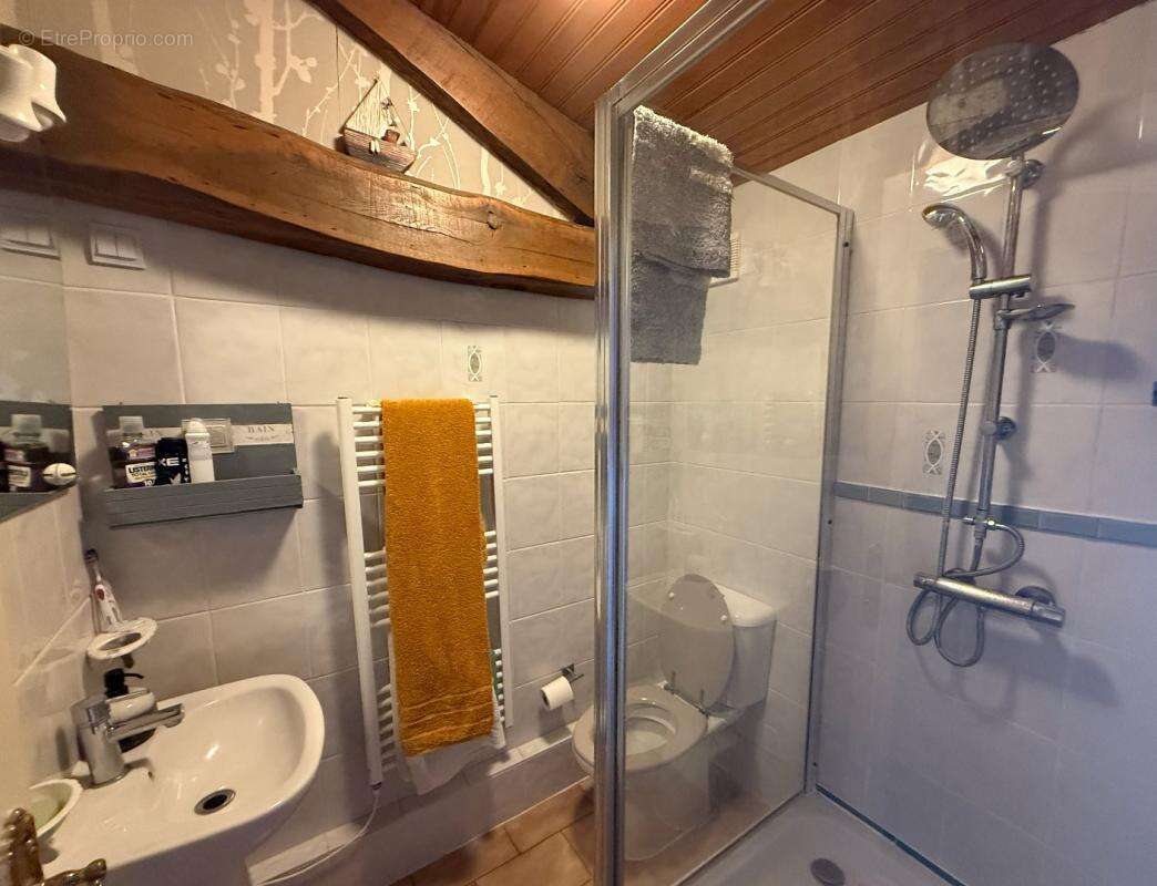 Maison à CLUSSAIS-LA-POMMERAIE