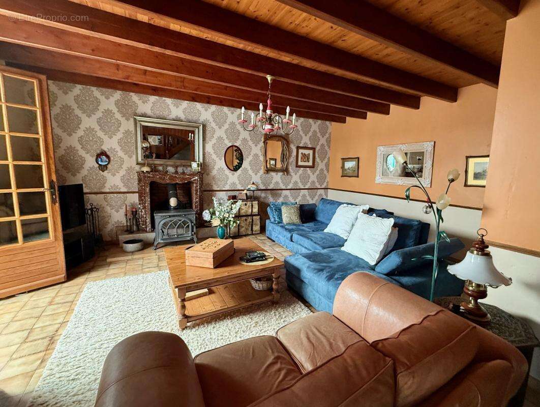 Maison à CLUSSAIS-LA-POMMERAIE