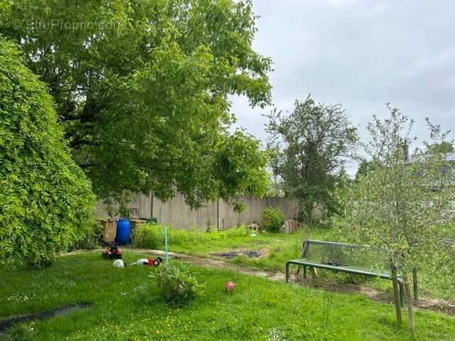 Maison à LA BAZOCHE-GOUET