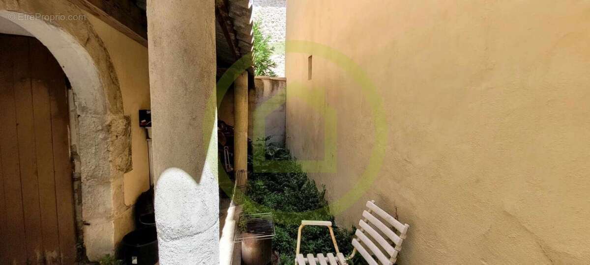 Maison à SAINT-HILAIRE-DE-BRETHMAS