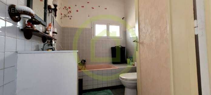 Maison à SAINT-HILAIRE-DE-BRETHMAS