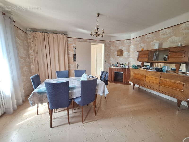 Maison à GAGNAC-SUR-CERE