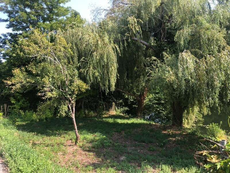Terrain à SAINT-FRONT-DE-PRADOUX