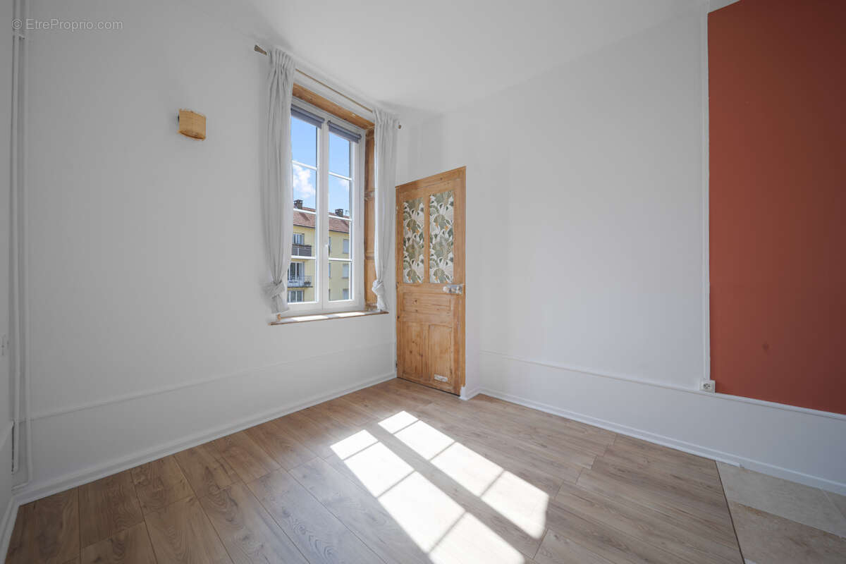 Appartement à CHENOVE