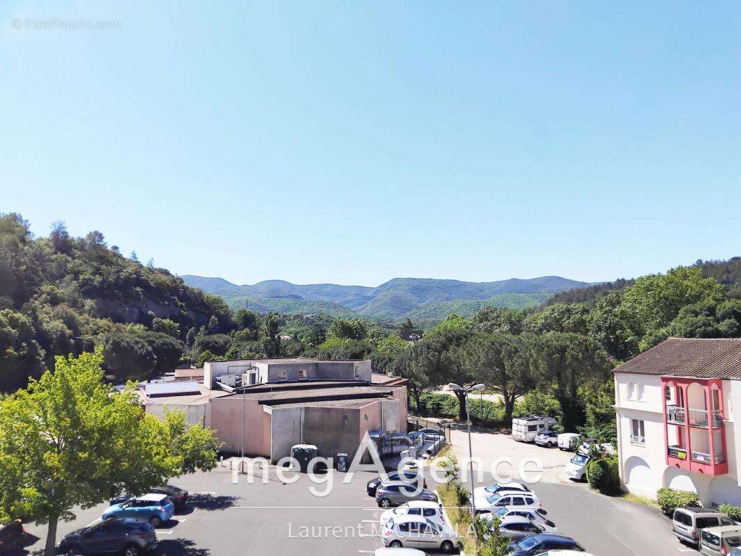 Appartement à LAMALOU-LES-BAINS