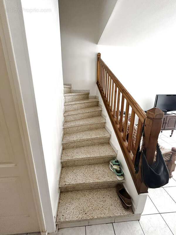 Maison à VILLENEUVE-DU-PAREAGE