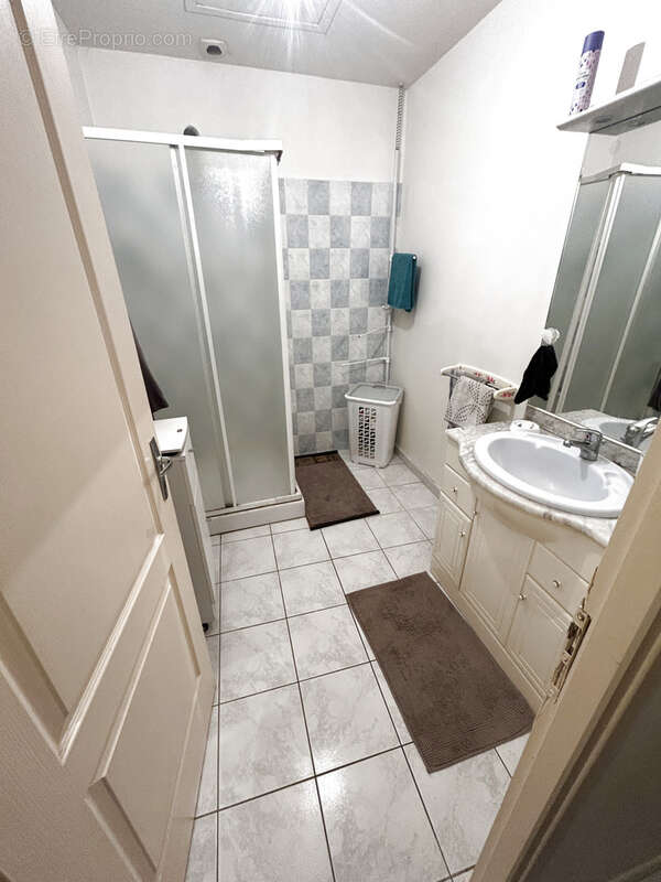 Maison à VILLENEUVE-DU-PAREAGE