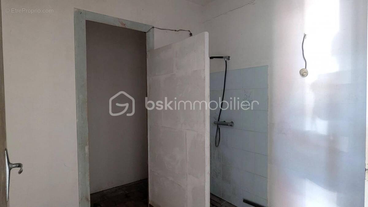 Commerce à PONT-L&#039;ABBE-D&#039;ARNOULT