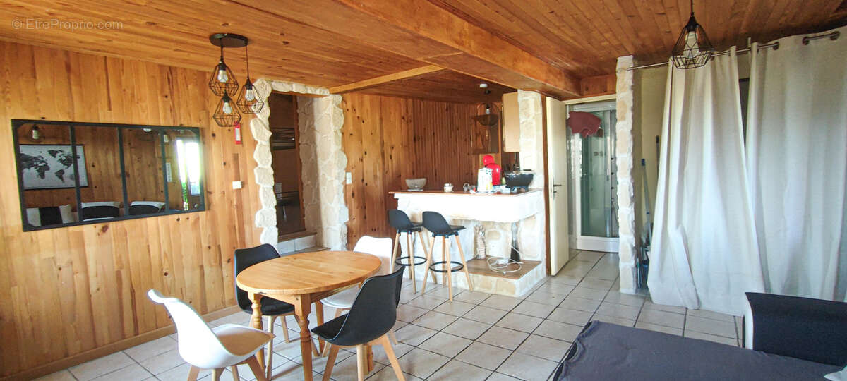 Maison à CHAMPAGNAT-LE-JEUNE