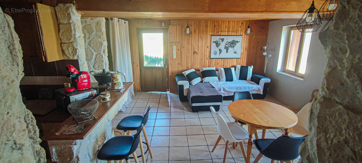 Maison à CHAMPAGNAT-LE-JEUNE