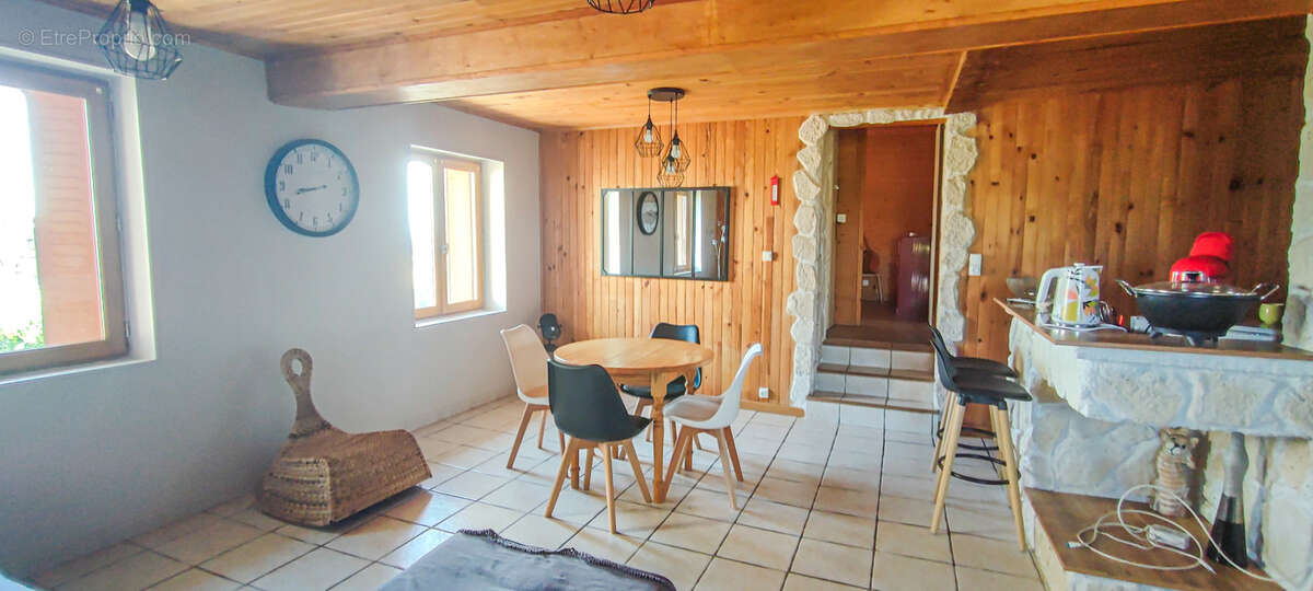 Maison à CHAMPAGNAT-LE-JEUNE