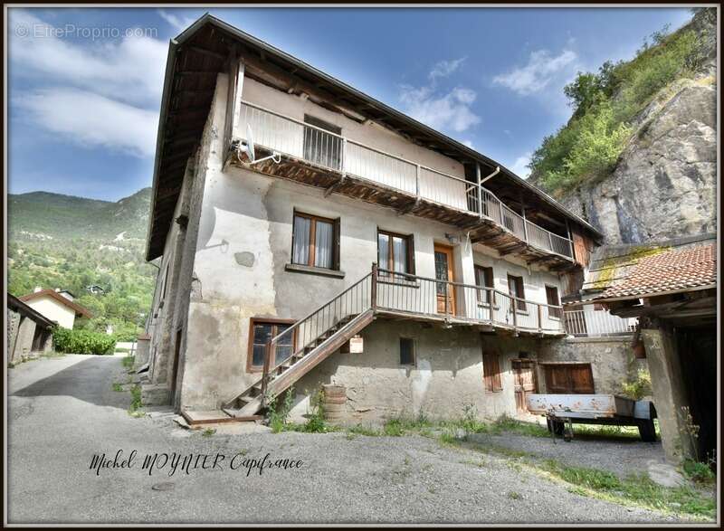 Maison à LA ROCHE-DE-RAME
