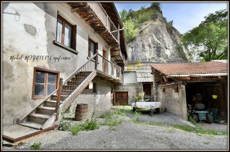 Maison à LA ROCHE-DE-RAME