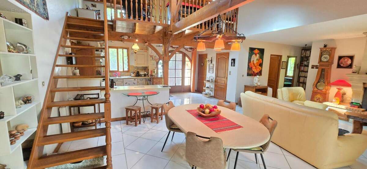 Maison à SARLIAC-SUR-L&#039;ISLE