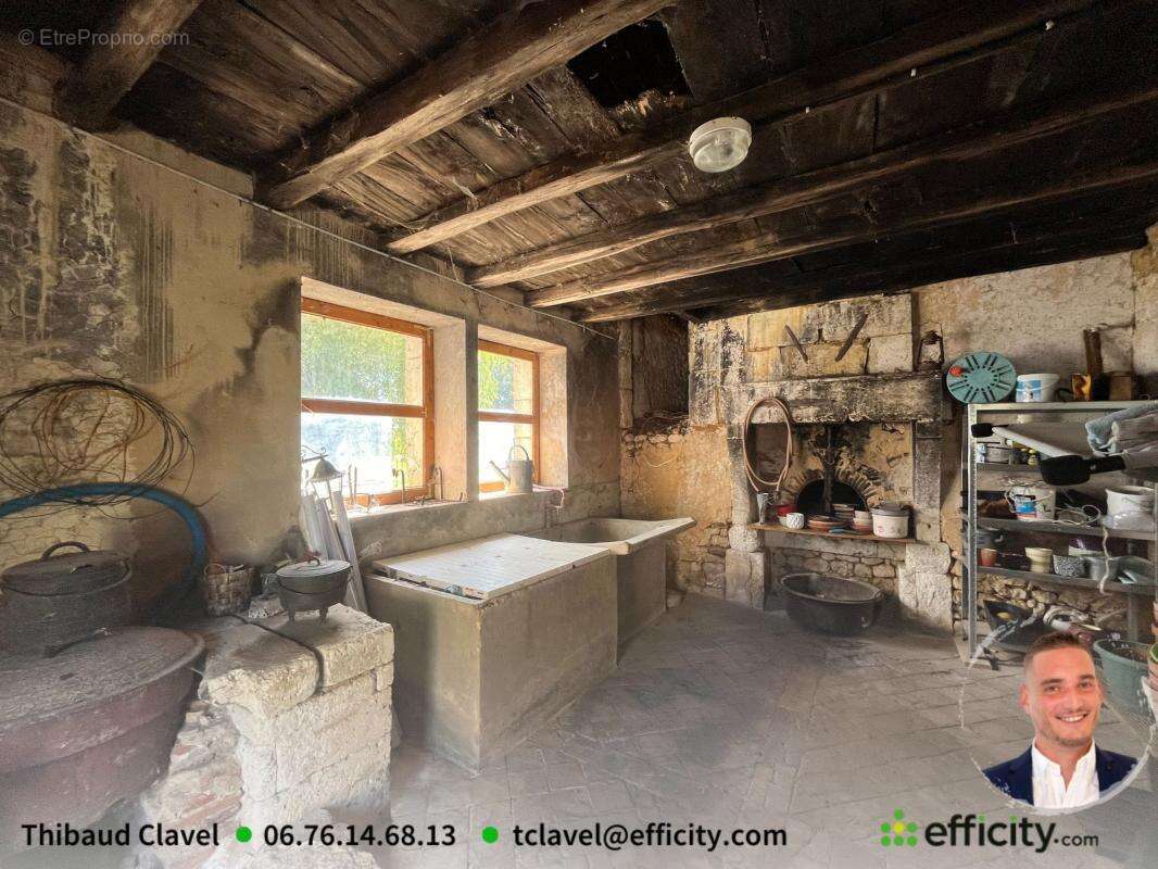 Maison à VILLEBOIS-LAVALETTE