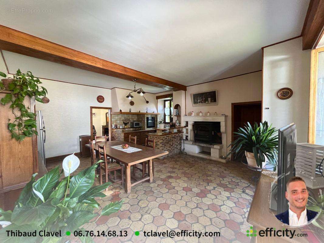 Maison à VILLEBOIS-LAVALETTE