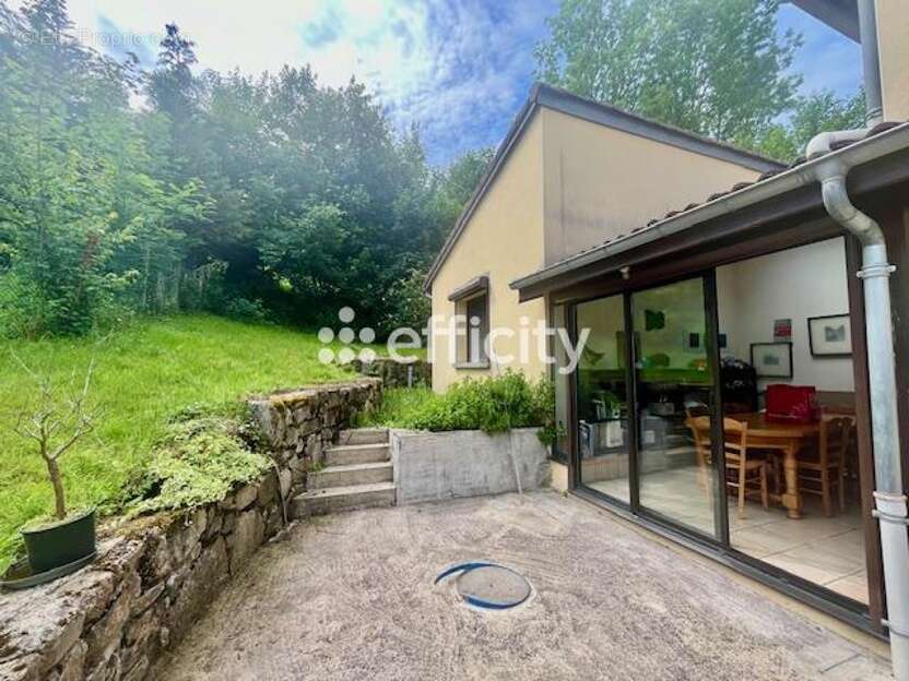 Maison à LA MONNERIE-LE-MONTEL