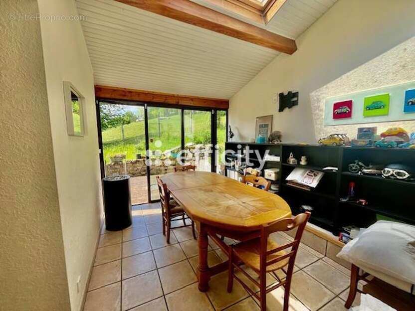 Maison à LA MONNERIE-LE-MONTEL