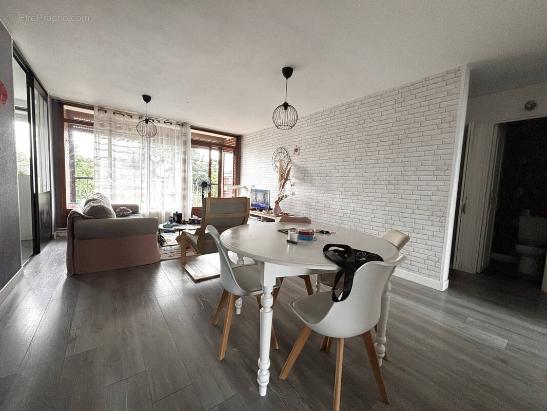 Appartement à SURVILLIERS