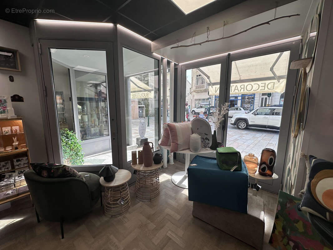 Commerce à LES SABLES-D&#039;OLONNE