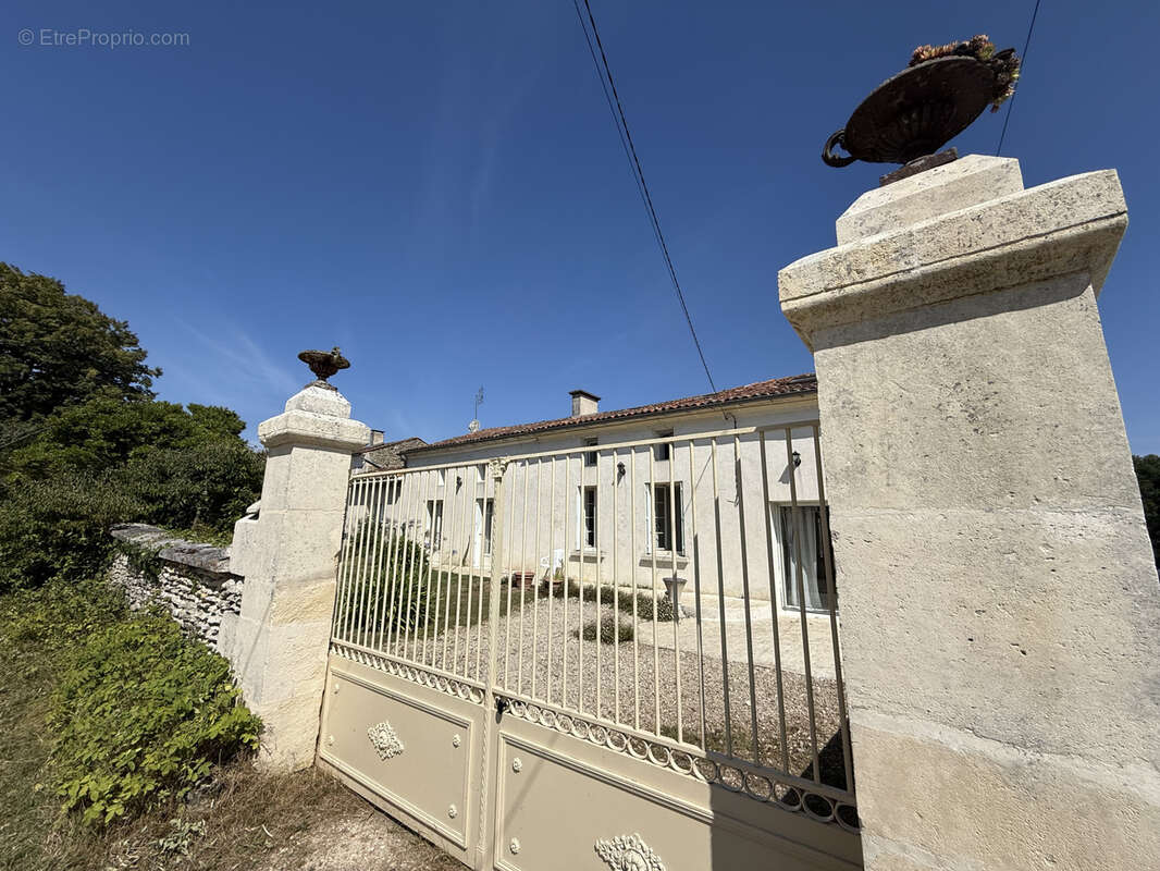 Maison à SAINT-CESAIRE