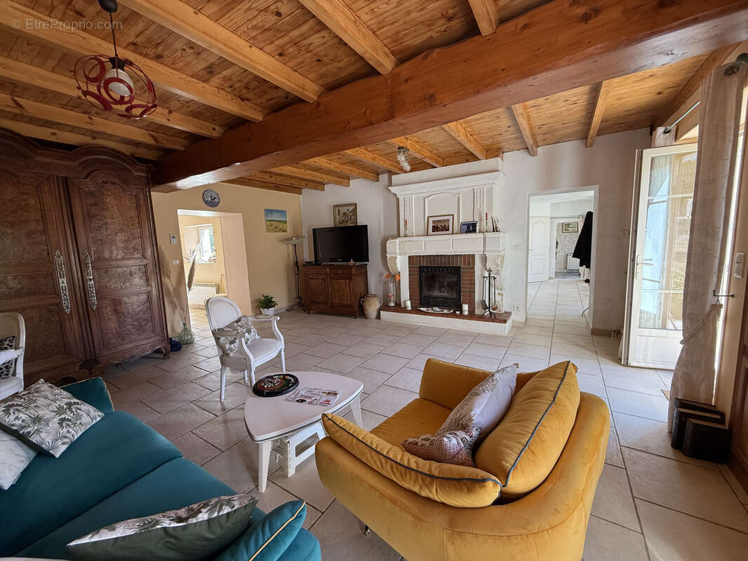 Maison à SAINT-CESAIRE