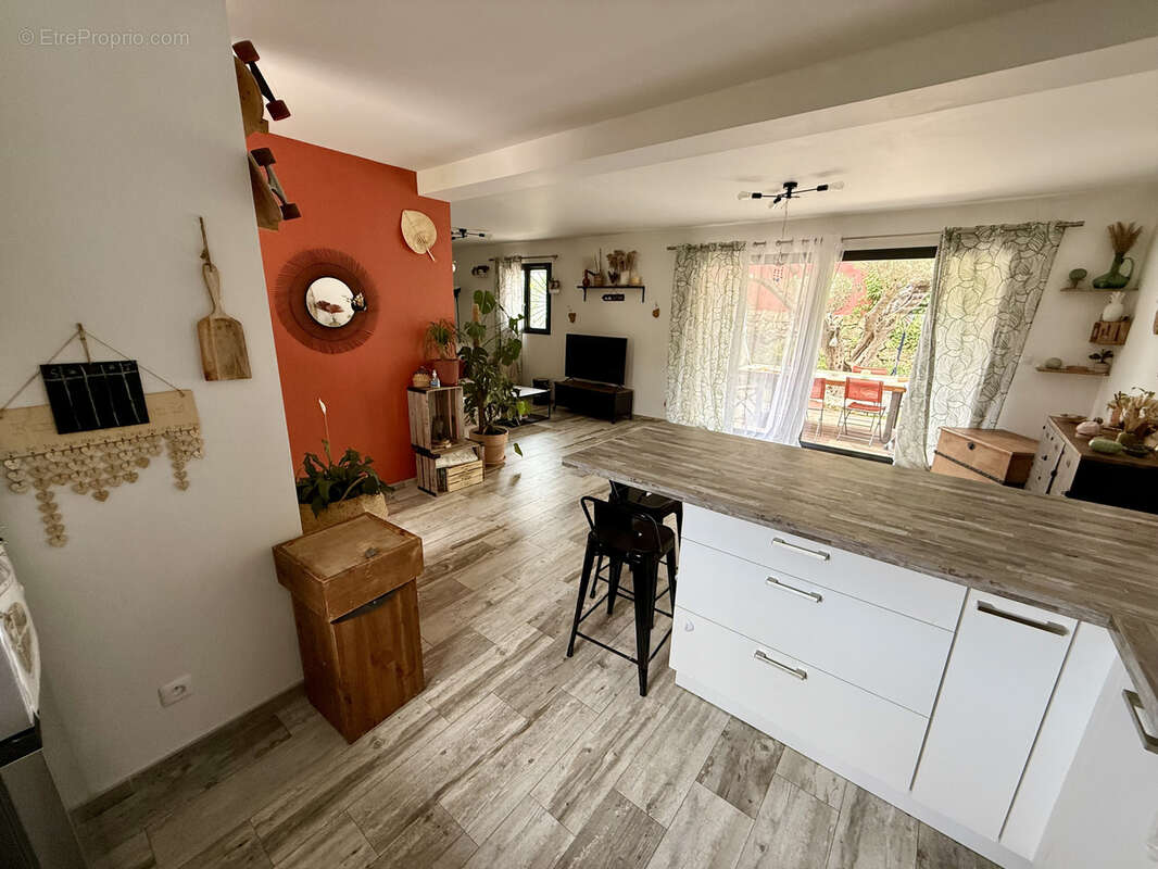 Maison à LE REVEST-LES-EAUX