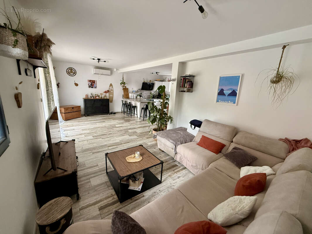 Maison à LE REVEST-LES-EAUX