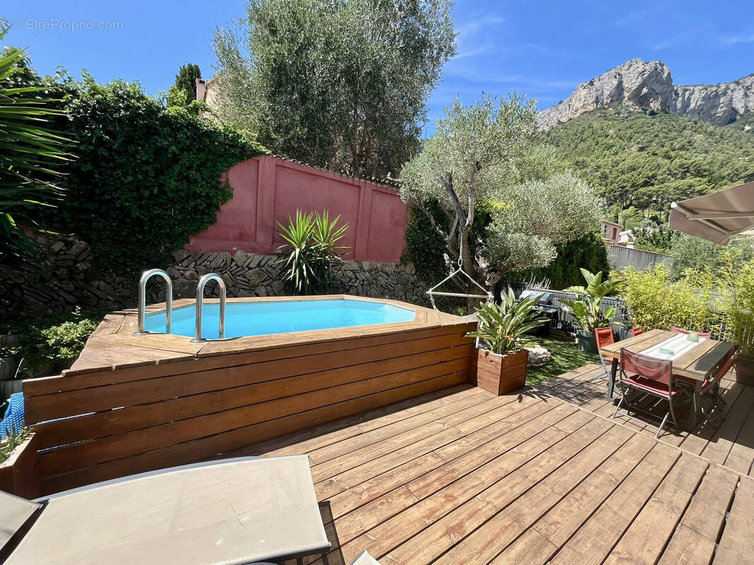 Maison à LE REVEST-LES-EAUX