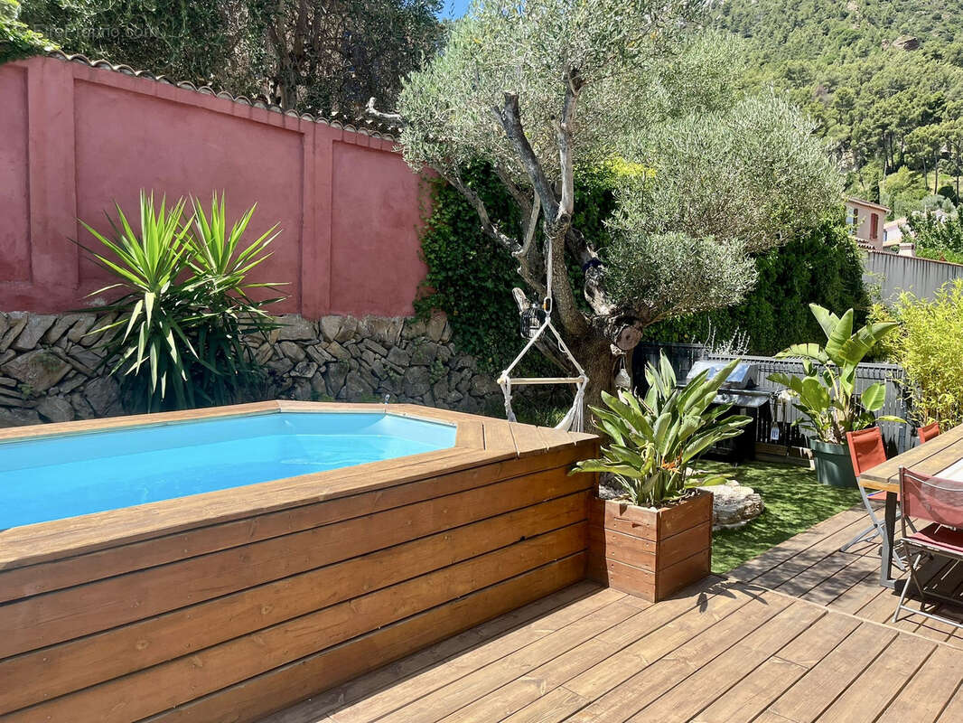 Maison à LE REVEST-LES-EAUX