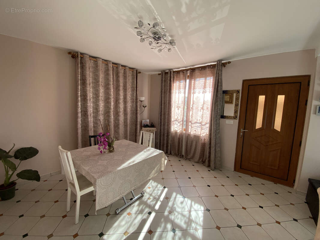 Maison à PARAY-VIEILLE-POSTE