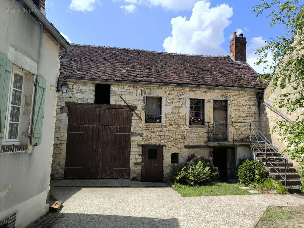 Maison à FLEURY-LA-VALLEE