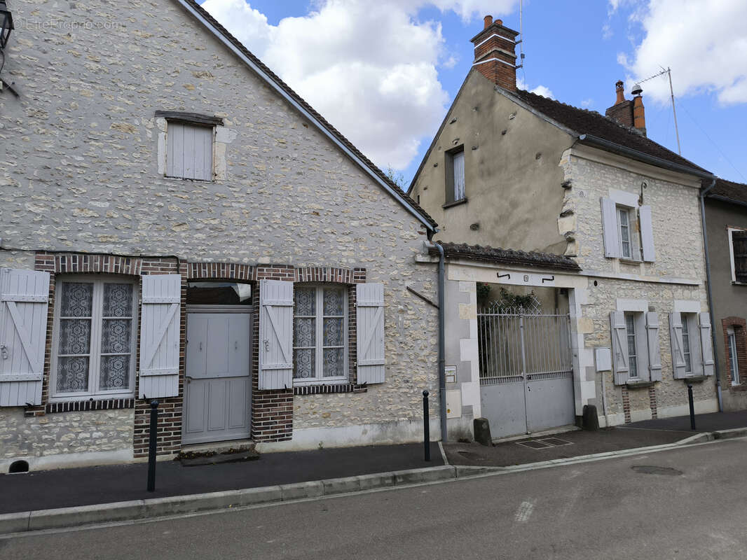 Maison à FLEURY-LA-VALLEE