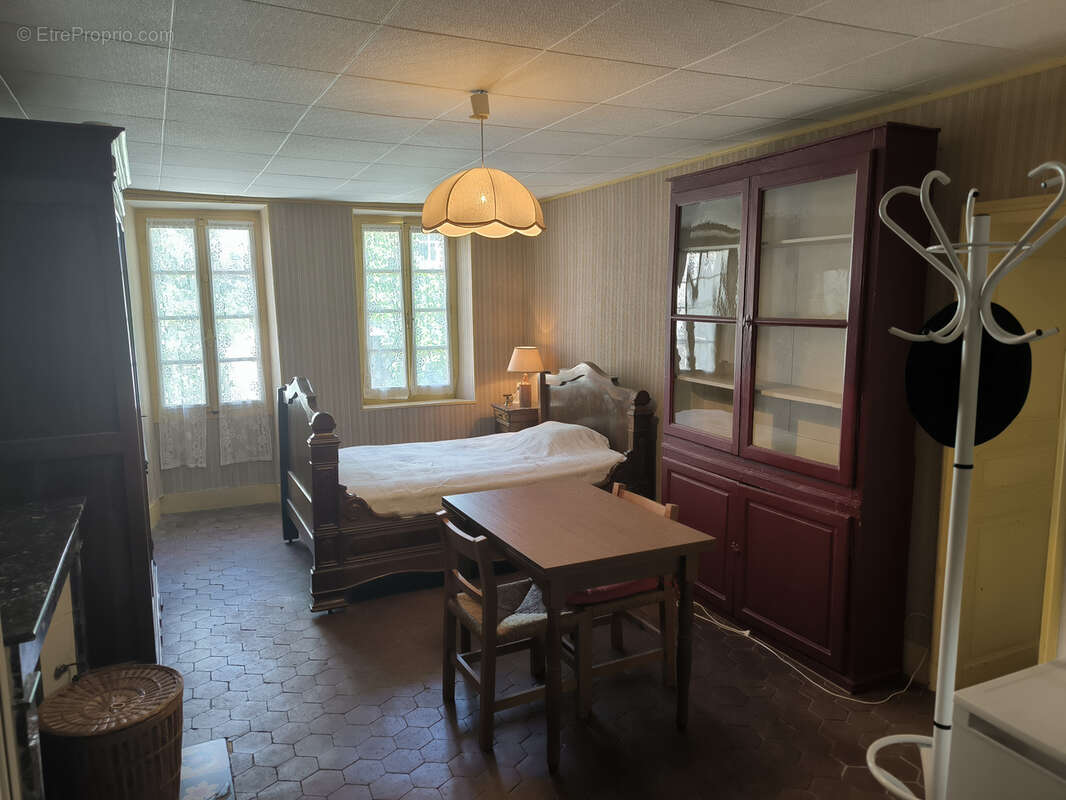 Maison à FLEURY-LA-VALLEE