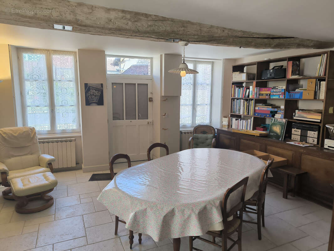 Maison à FLEURY-LA-VALLEE