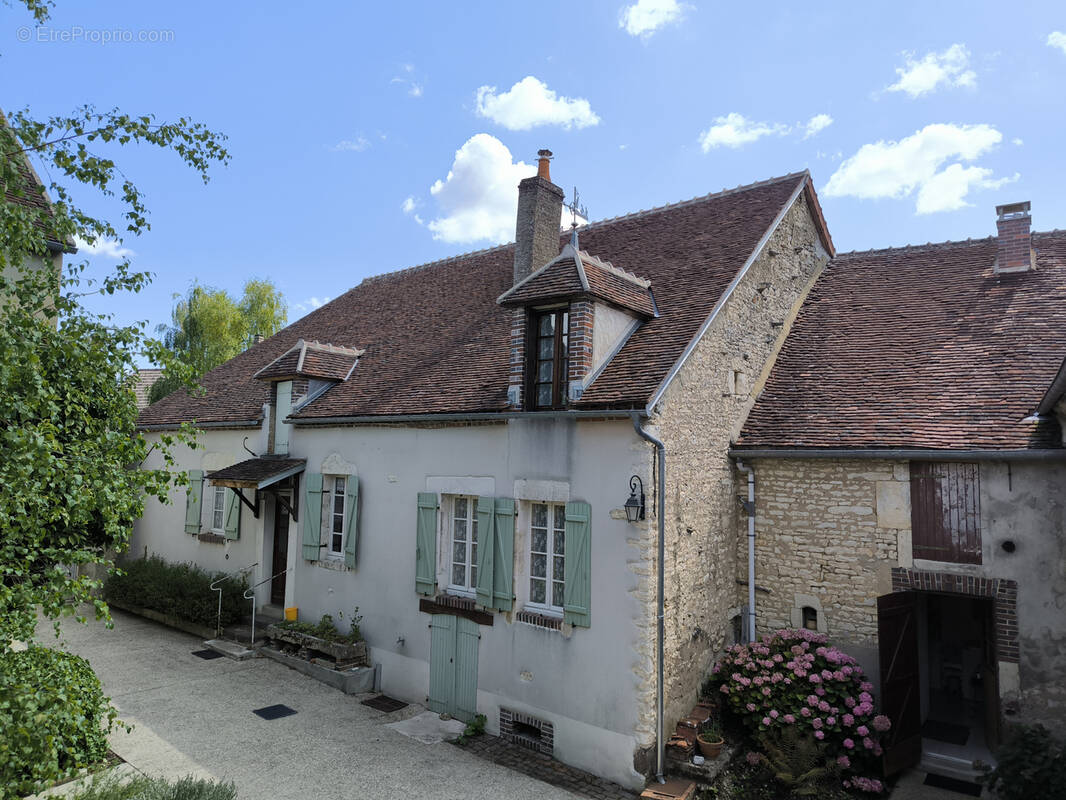 Maison à FLEURY-LA-VALLEE