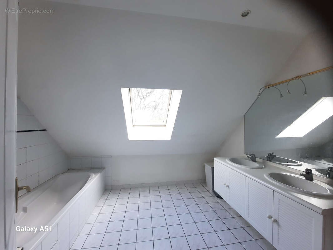 Maison à PELLOUAILLES-LES-VIGNES