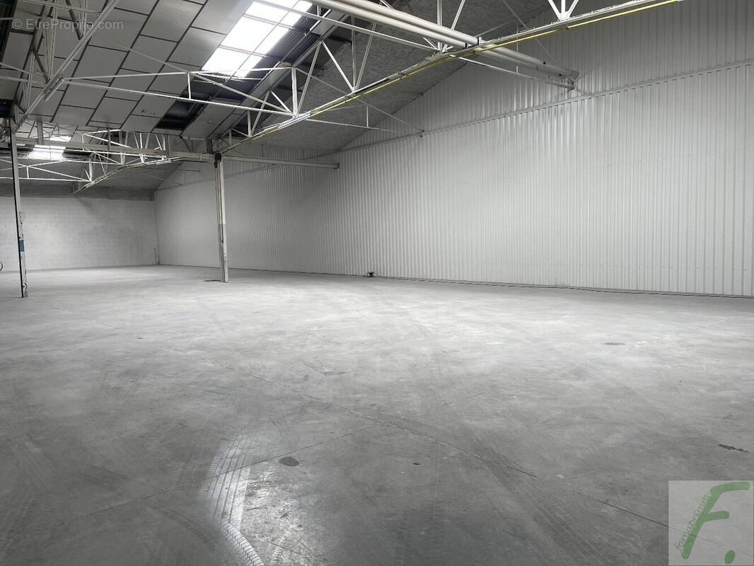 Commerce à LE TOUVET