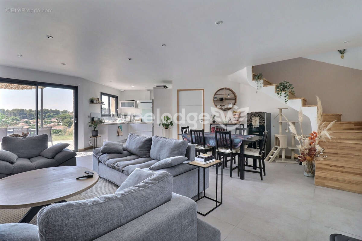 Maison à SAINT-CHAMAS