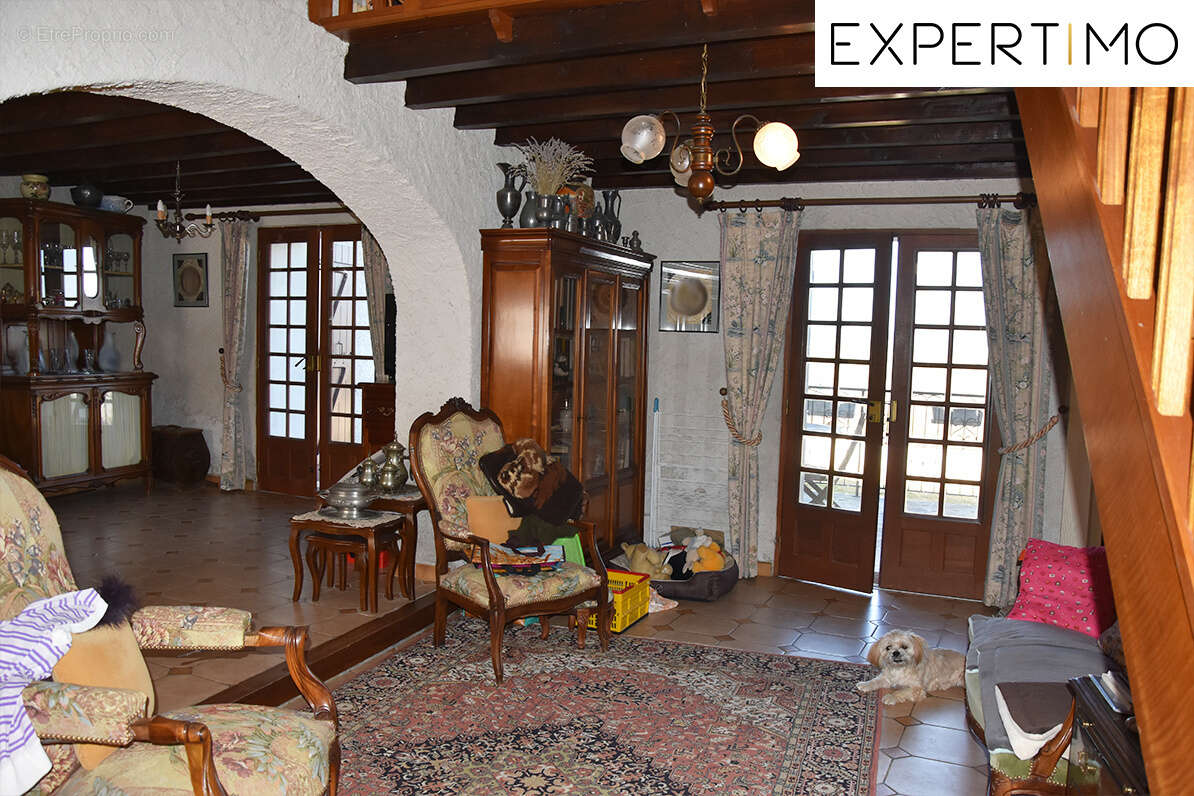 Maison à SAINT-QUINTIN-SUR-SIOULE