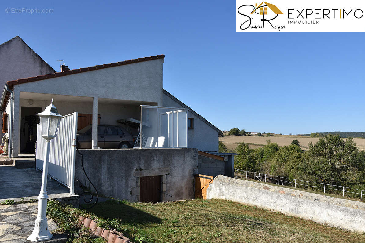 Maison à SAINT-QUINTIN-SUR-SIOULE