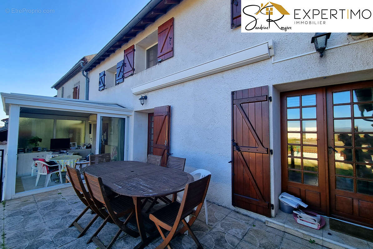 Maison à SAINT-QUINTIN-SUR-SIOULE